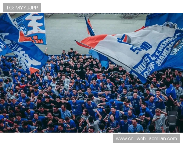 上海申花禁区内形成连续威胁，看台瞬间躁动