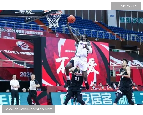 CBA主帅怒摔战术板引发轩然大波：真相背后隐藏的竞技激情与管理智慧