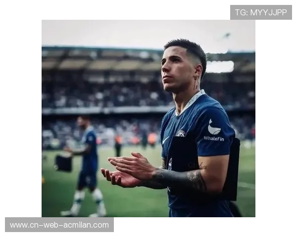 切尔西恩佐外脚背直塞：精准与创造力的完美融合