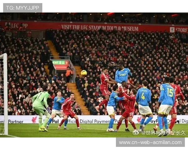 英超利物浦边路速度撕裂防线，禁区内混战取利